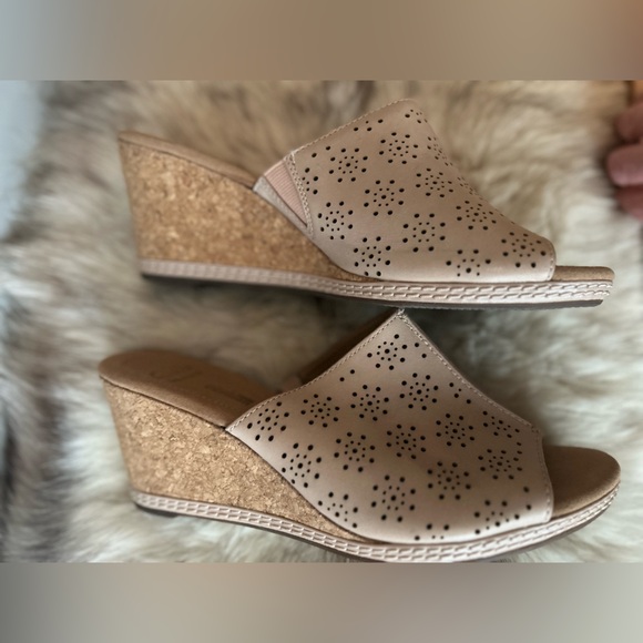 Clark’s wedge slide - Picture 9 of 13